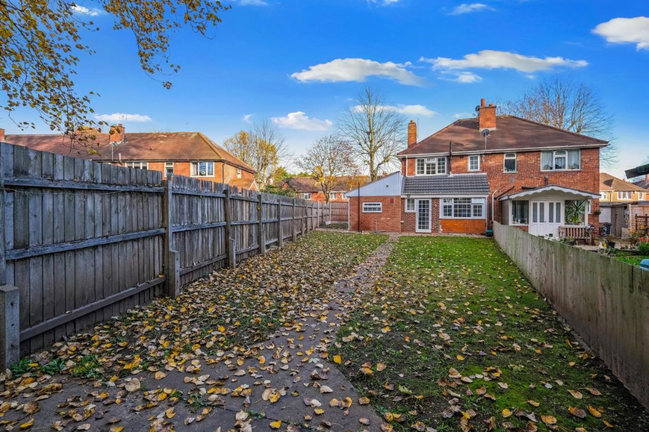 Family-Friendly 4-Bed near Parks & Transport Links - B&B