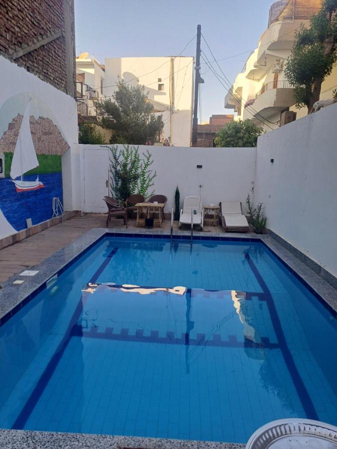 Appartamento con 2 Camere da Letto e Vista Piscina