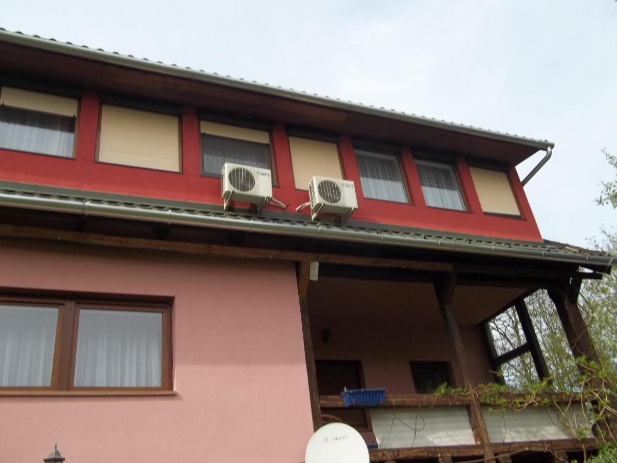 Gadányi Vendégház és Lovarda - Bed and Breakfast