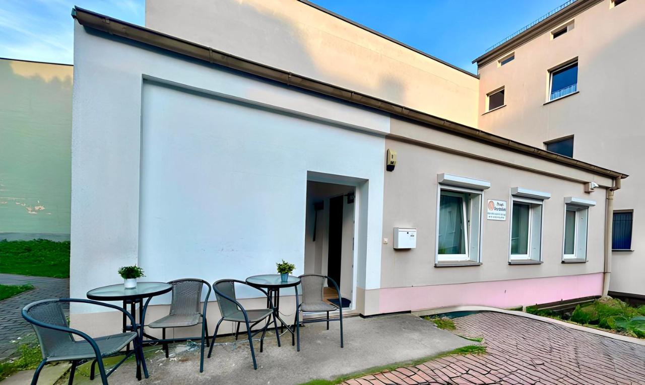 Apartment-Am-Stadtbrunnen,50m2,Küche,2 Schlafzimmer,Kfz Parkplatz,Terrasse,Waschmaschine - B&B