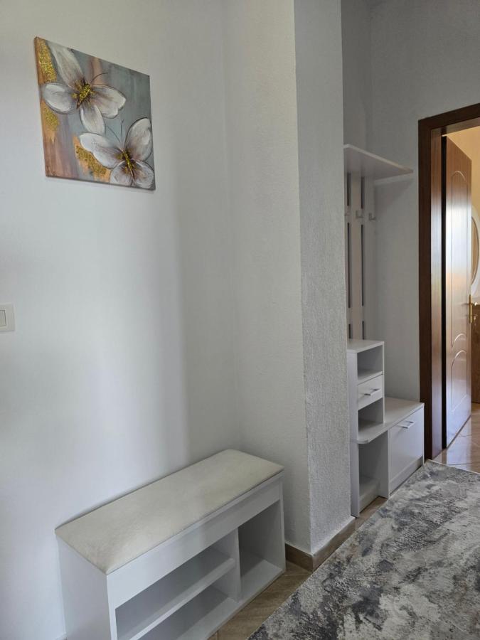 Apartment with Lake View