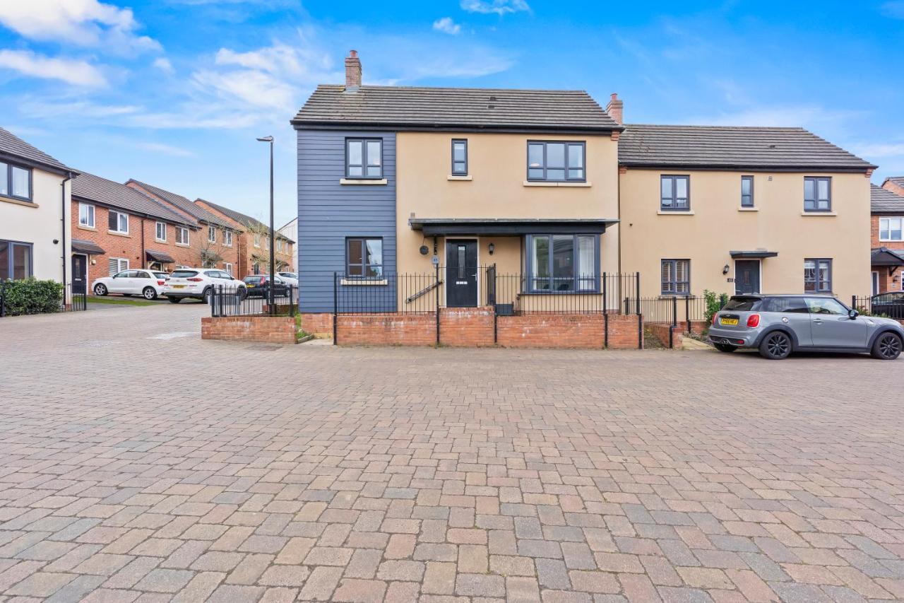 247 Serviced Accommodation in Telford 4BR House - B&B Telford