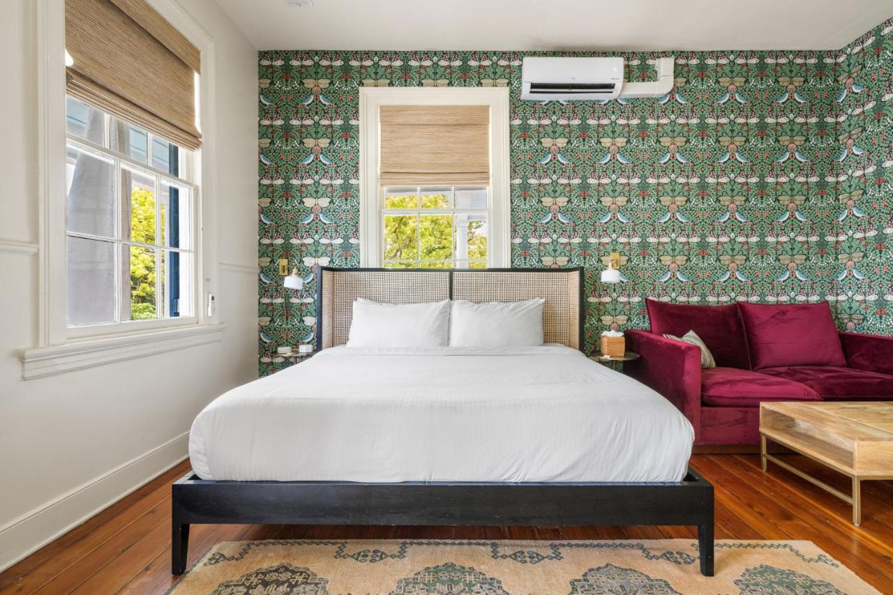 The Ashley Veranda King Suite includes Breakfast - B&B