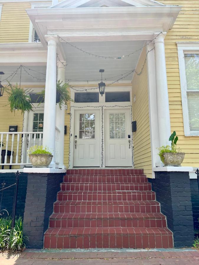 Victorian Home on Duffy Street - Bed and Breakfast