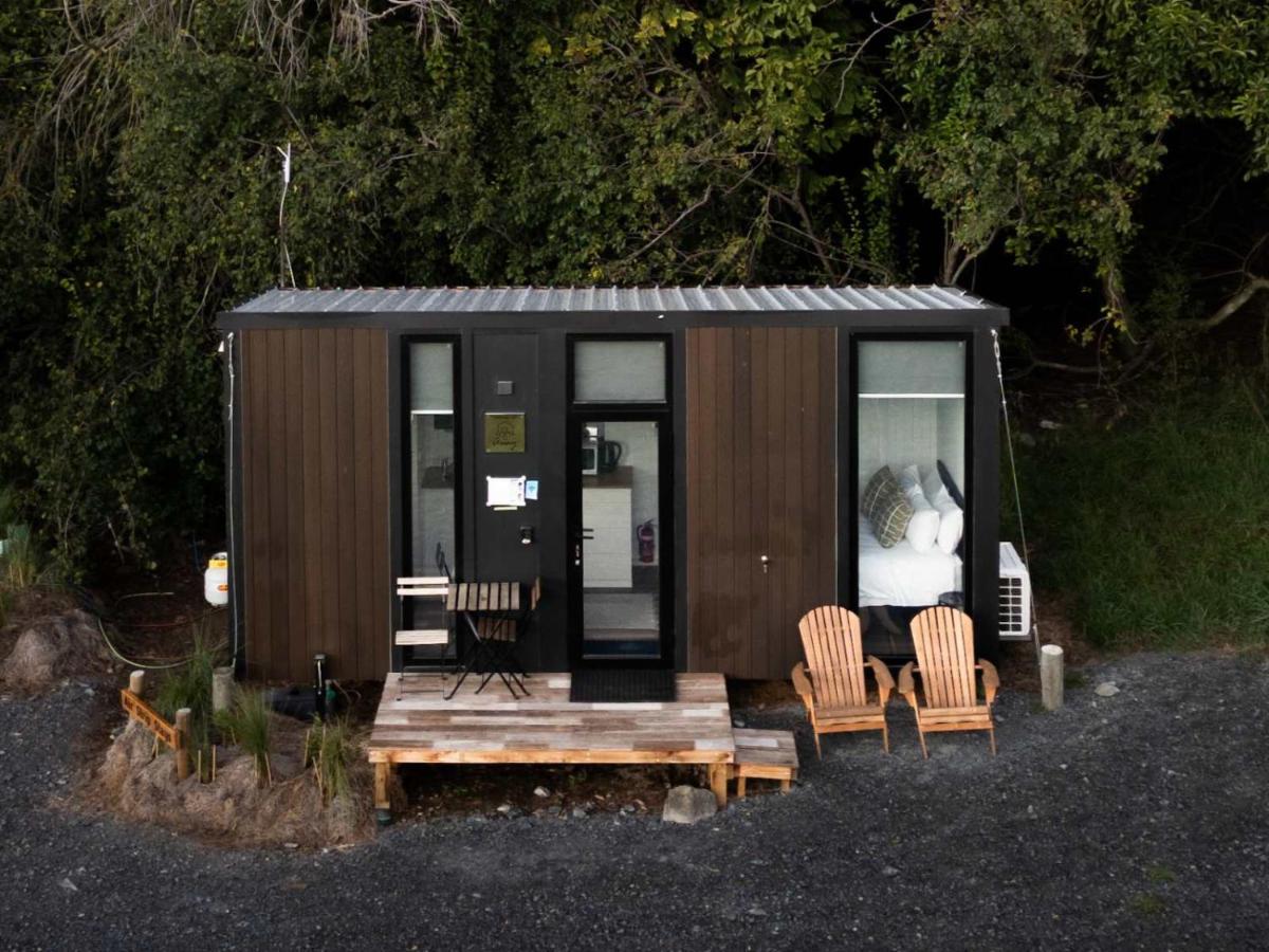 Airstrip Stays by Tiny Away - Bed and Breakfast