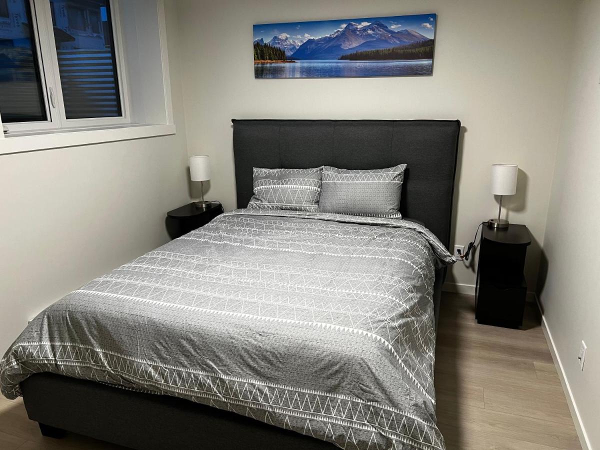 The Oasis-A New 1 bed suite in Livingston Calgary close to the Airport - Chambres d’hôtes Calgary