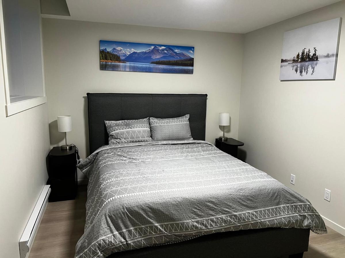 The Oasis-A New 1 bed suite in Livingston Calgary close to the Airport - B&B Calgary