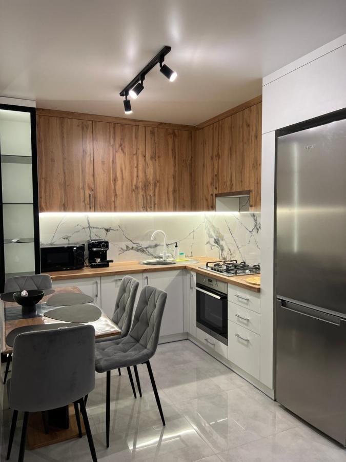 Wood Нова затишна 2-кімнатна квартира - Ferienwohnung Ternopil