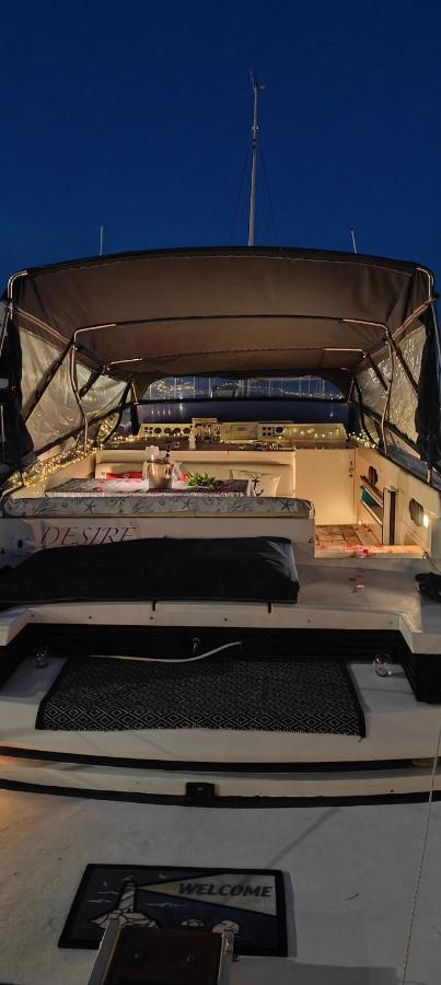 Desirè Charming House Boat - B&B