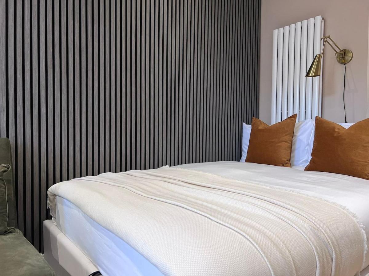 Luxury Solihull Studio Apartment - 5 mins to NEC, Airport, JLR, Resorts World - Ferienwohnung Solihull
