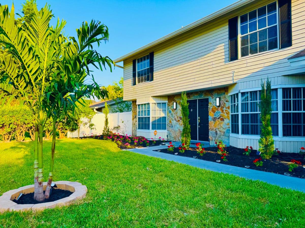Tampa Luxury 5BR Estate with Pool and Golf Views - Chambres d’hôtes