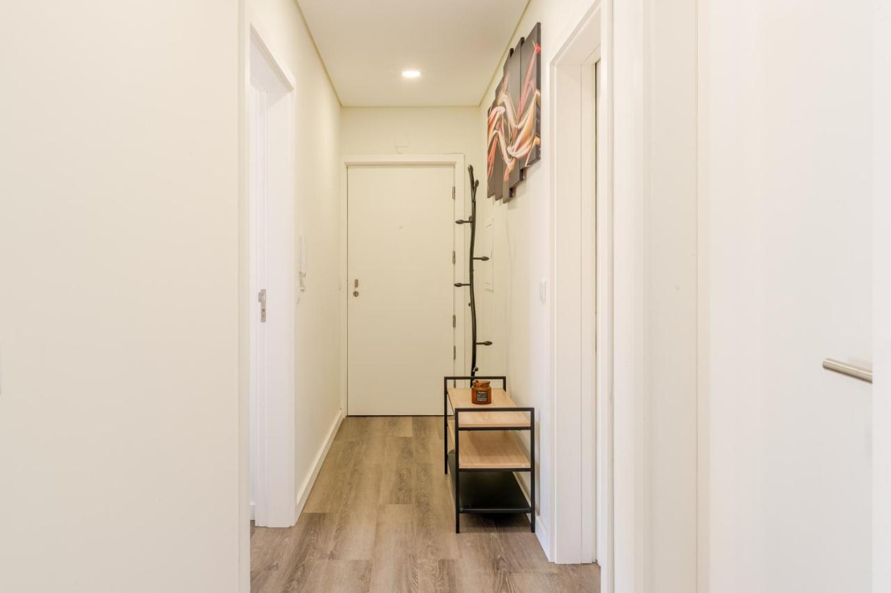 HostWise - Spacious & Stylish Flat with Garage - B&B