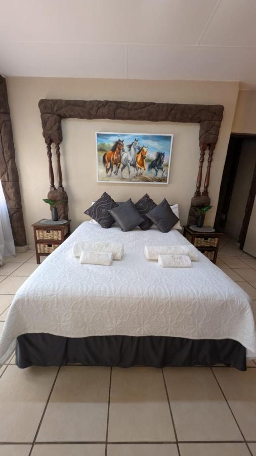 Deluxe Double Room (2 Adults + 1 Child)