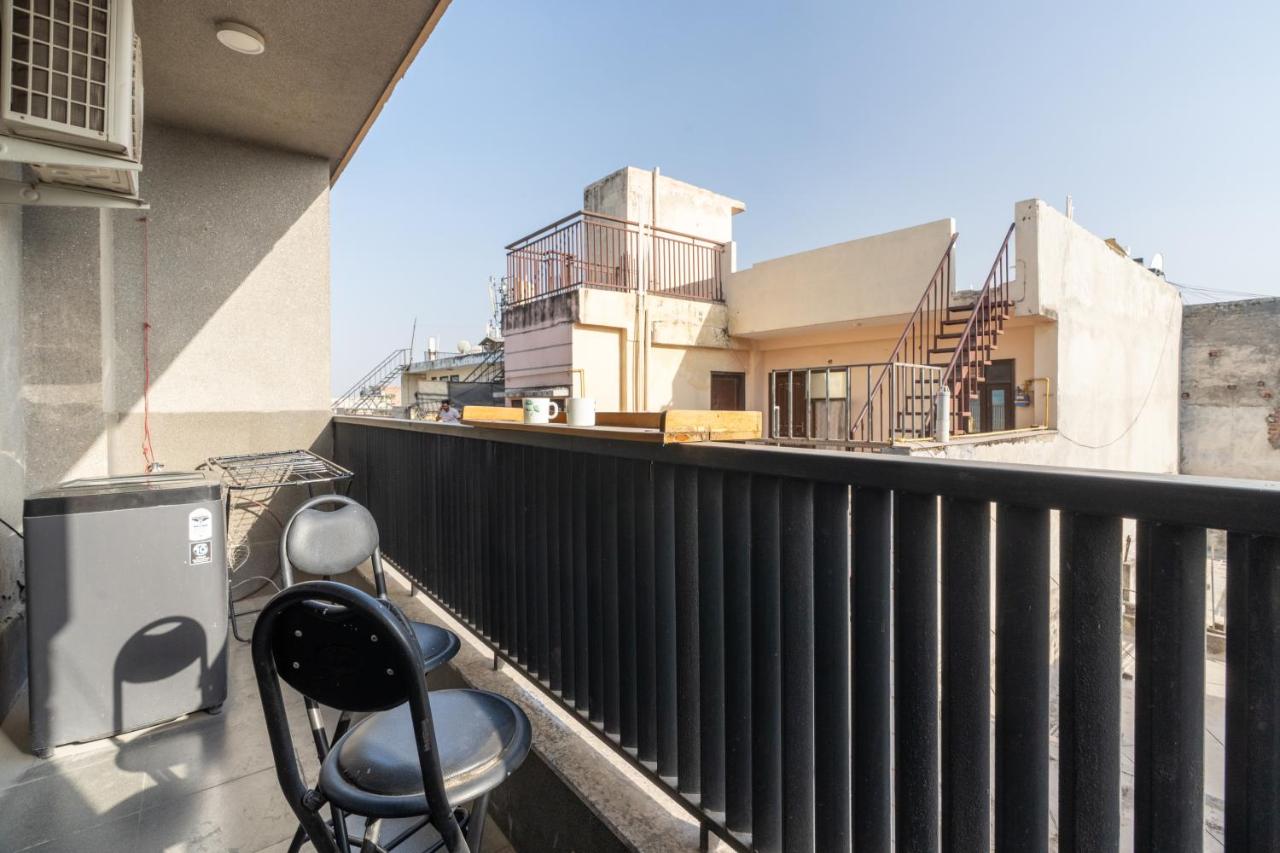 Homlee-Anupam 3BHK-Lift-Parking-Saket-Max Hospital - B&B