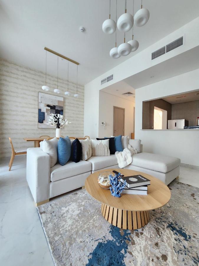 Nasma Luxury Stays - Lakeside Retreat Stylish & Cozy Villa Stay - Chambres d'hôtes Ras el Khaïmah