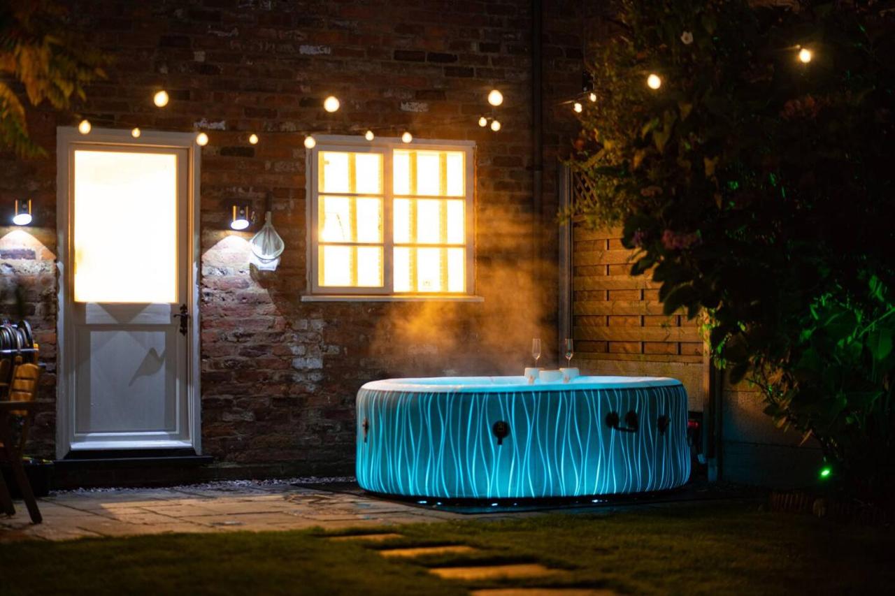 Stylish 2 Bedroom Cottage With Hot Tub And Parking - B&B