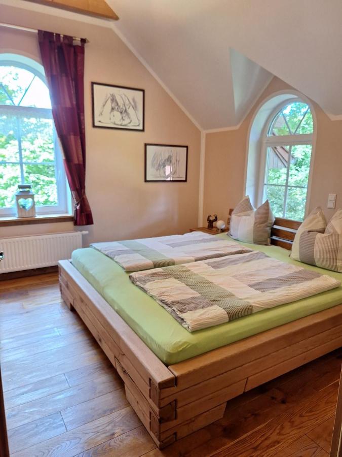 Two-Bedroom Apartment with Shower 