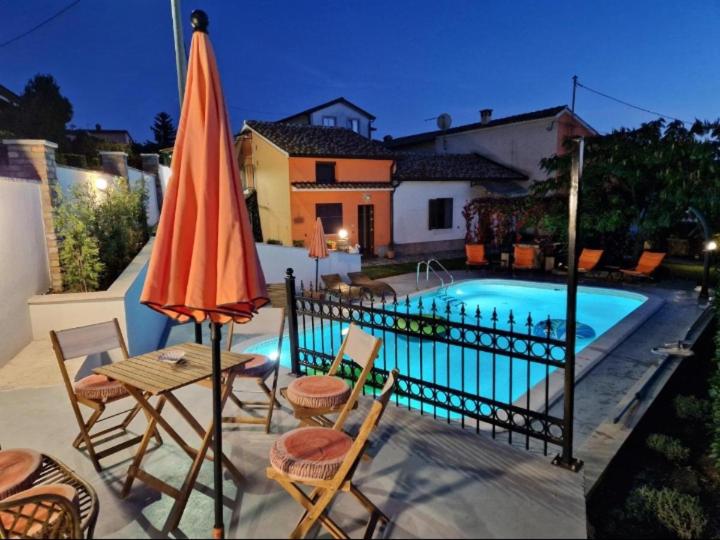 Sweet room with a terrace - Chambres d’hôtes Roč