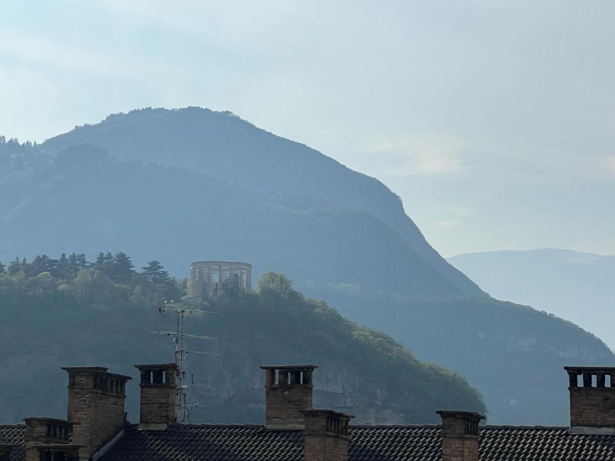 YUGOGO PETRARCA 1 - BILOCALE CON BALCONE, Trento Centro - B&B