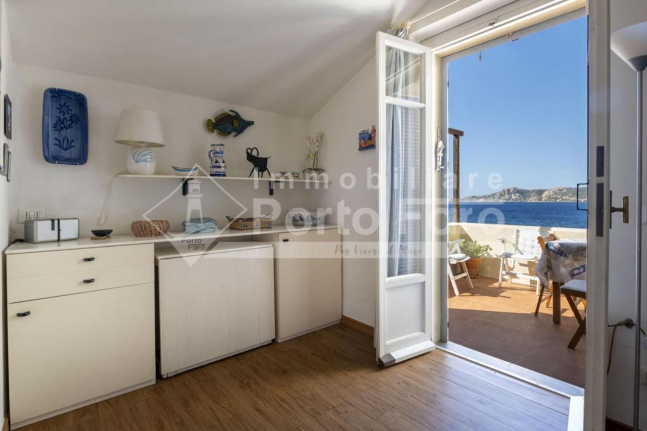 32 Centro - Trilocale con terrazza e vista sul mare Porto Faro - B&B Palau