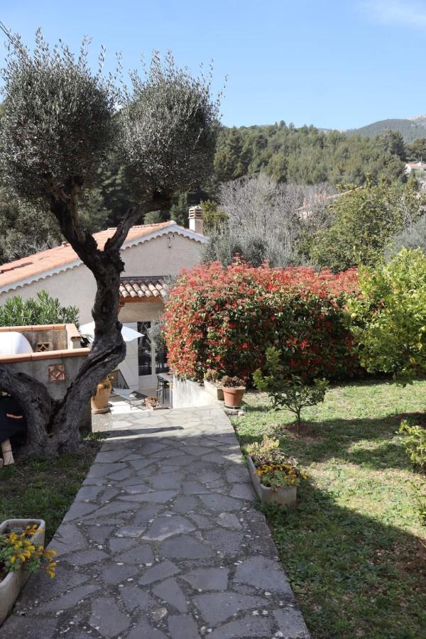 Villa GALEJADE in a quiet location with garden - On the heights of Toulon - Chambres d'hôtes Toulon