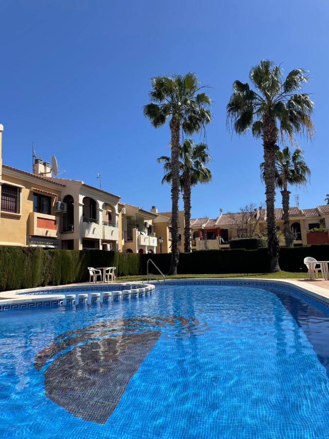 Casa Flamenco, Begane grond appartement met tuin & zwembad - B&B Torrevieja