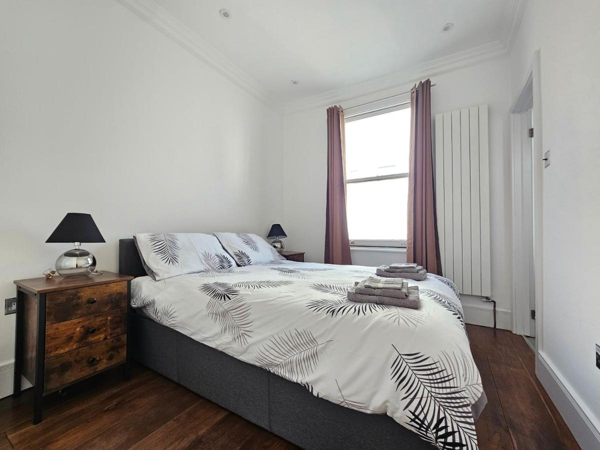 Charming 2 Bedroom Flat in Paddington - Bed and Breakfast Londen