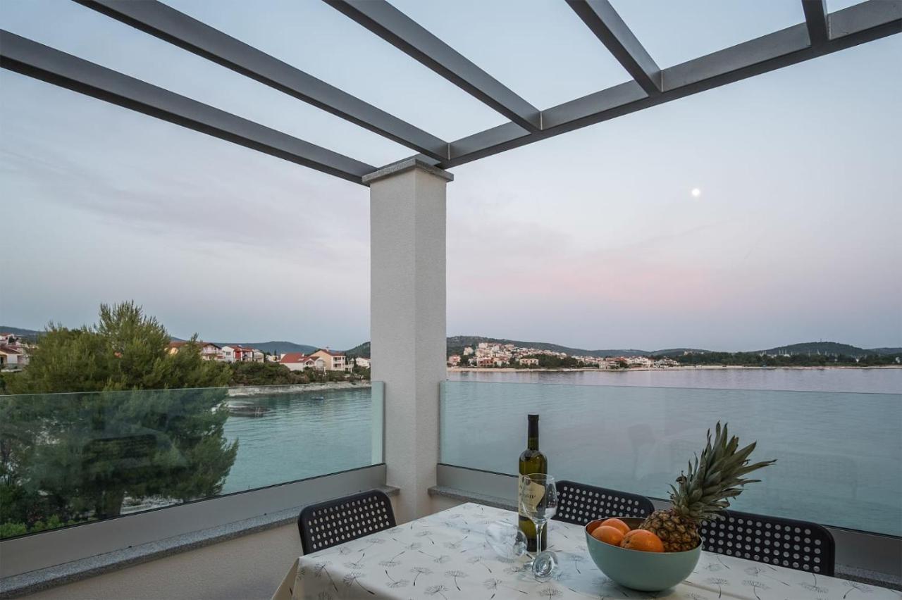 Seaside apartments Polić, Rogoznica - Bed and Breakfast