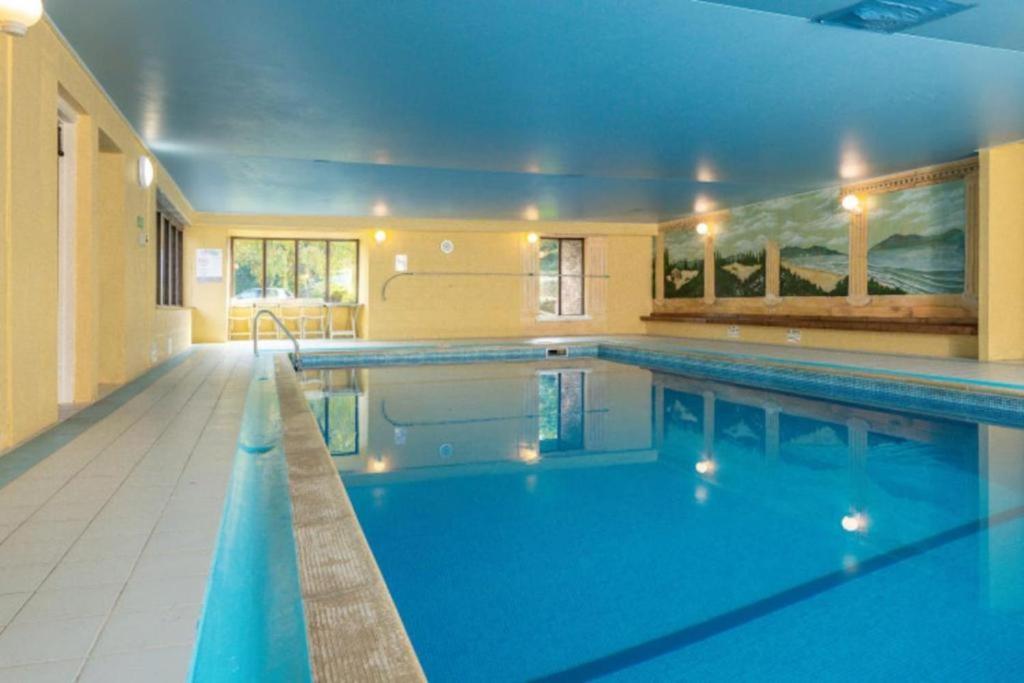 Two-Bedroom Apartment with Pool View