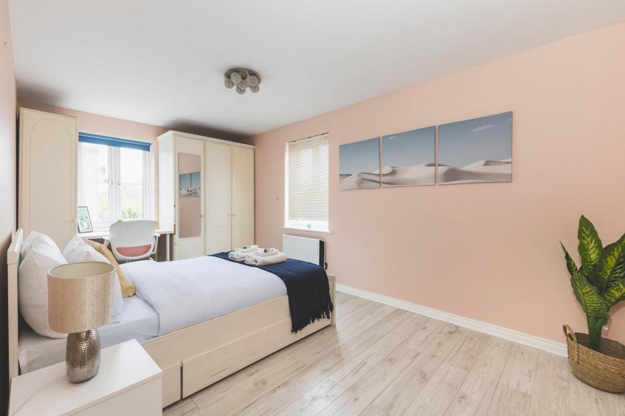 Cosy 2BR, Free Parking, 8min to City Airport - Chambres d’hôtes Londres