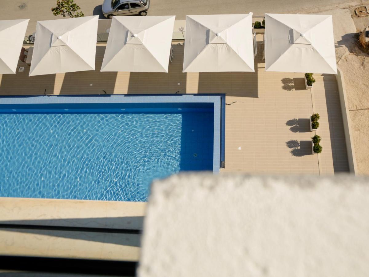 One-Bedroom Apartment with Balcony