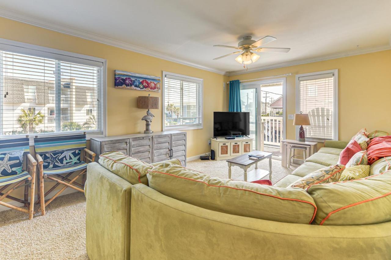 Steps to Beach NMB Condo with Balcony and Pool Access - Chambres d’hôtes Myrtle Beach