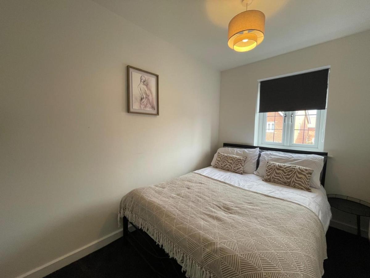 Kite Drive House Long Stays Welcome Free Parking, Sleeps 6 - B&B
