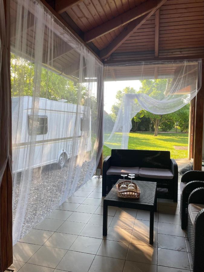 Kroni vendégház - B&B Tiszanána