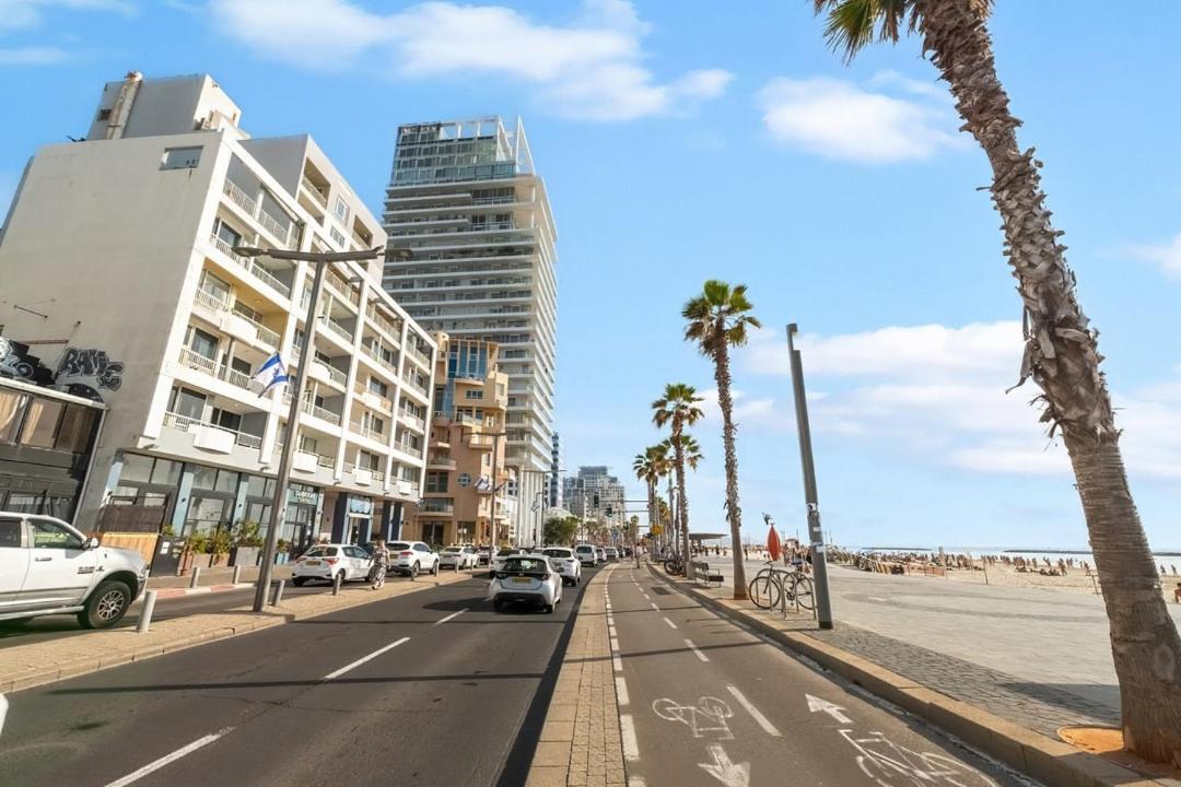 Trumpeldor 1 - Luxury Beach Apartments Hotel - By Vacay - Bed and Breakfast Tel Aviv