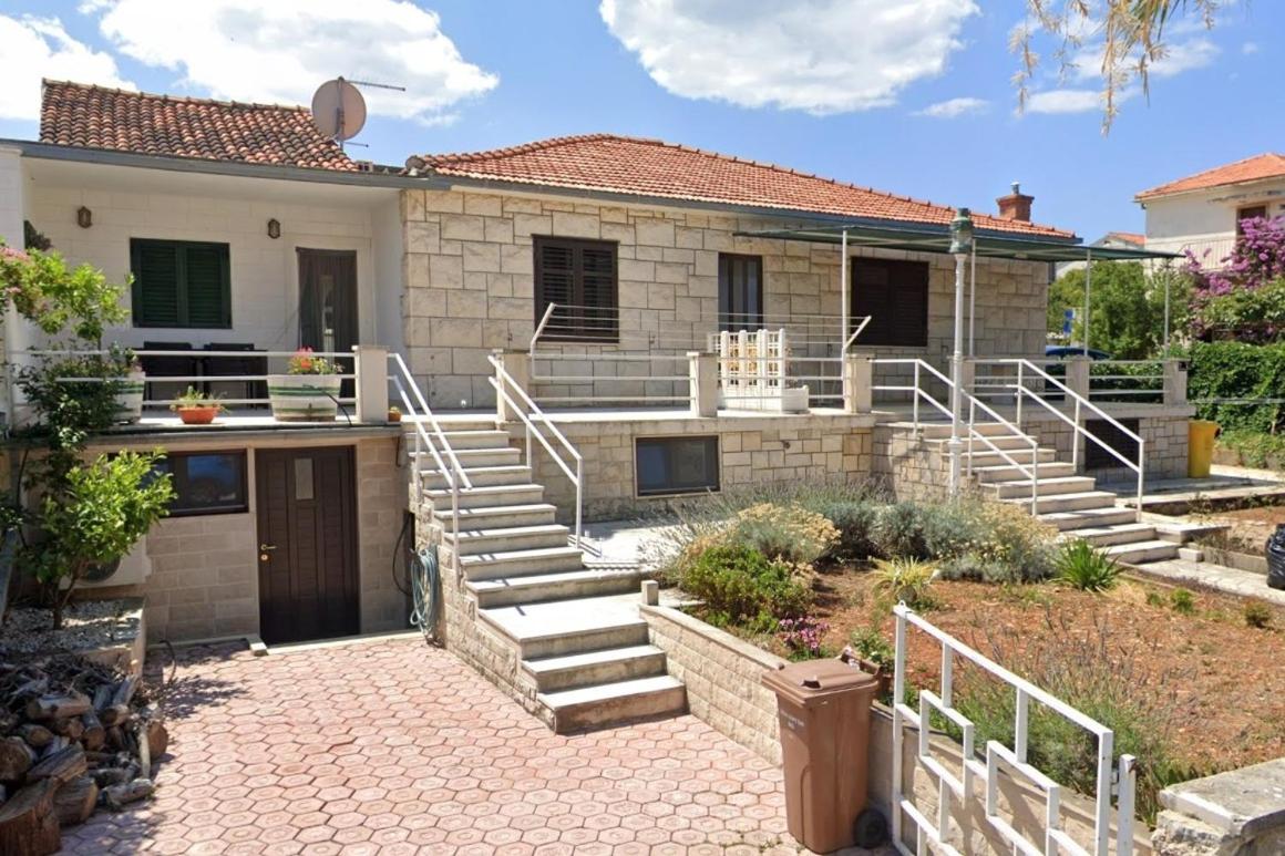 Apartments with parking space Supetar, Brac - 20219 - Ferienwohnung Supetar