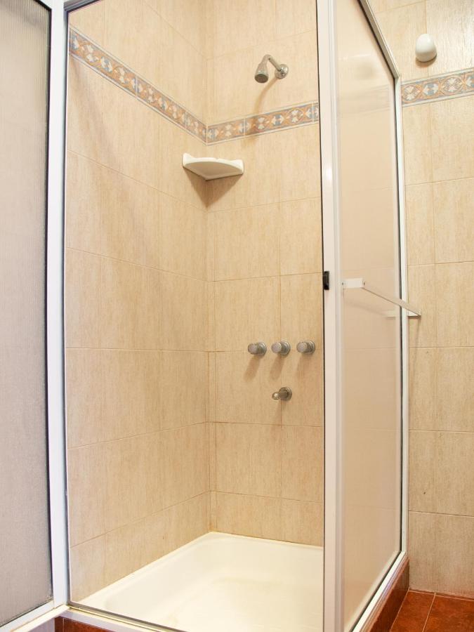 Chambre Double ou Lits Jumeaux avec Salle de Bains Commune