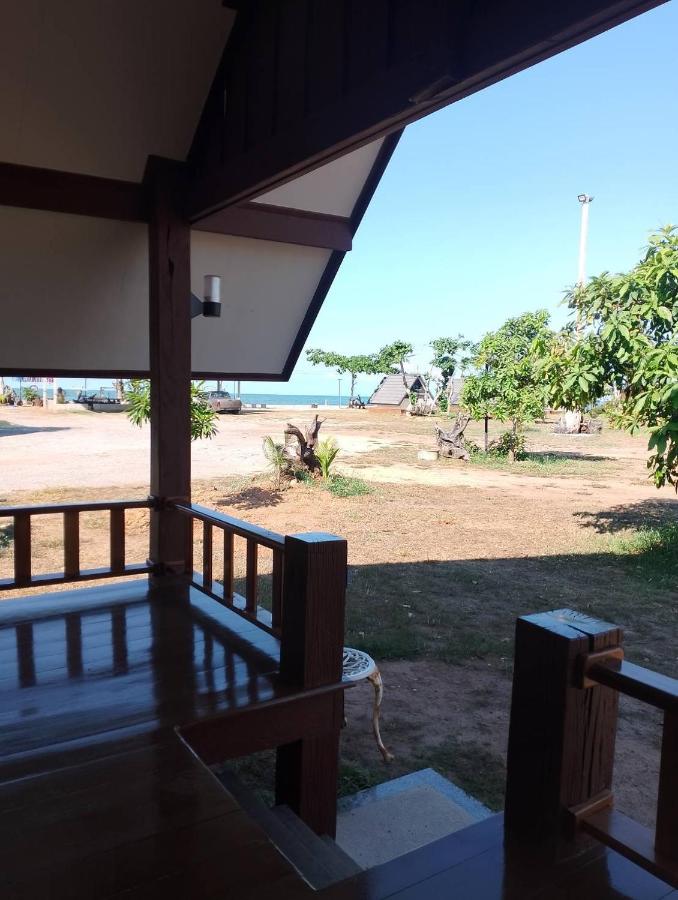 หาดกำนันแคมป์ปิ้ง&ซีฟู๊ด - B&B Ban Laem Sui