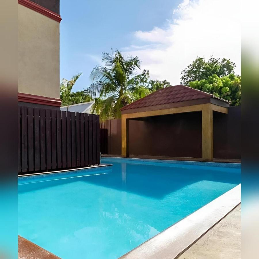 Luxury 2-Bedroom Suite adjacent AC Marriott Hotel New Kingston - Ferienwohnung