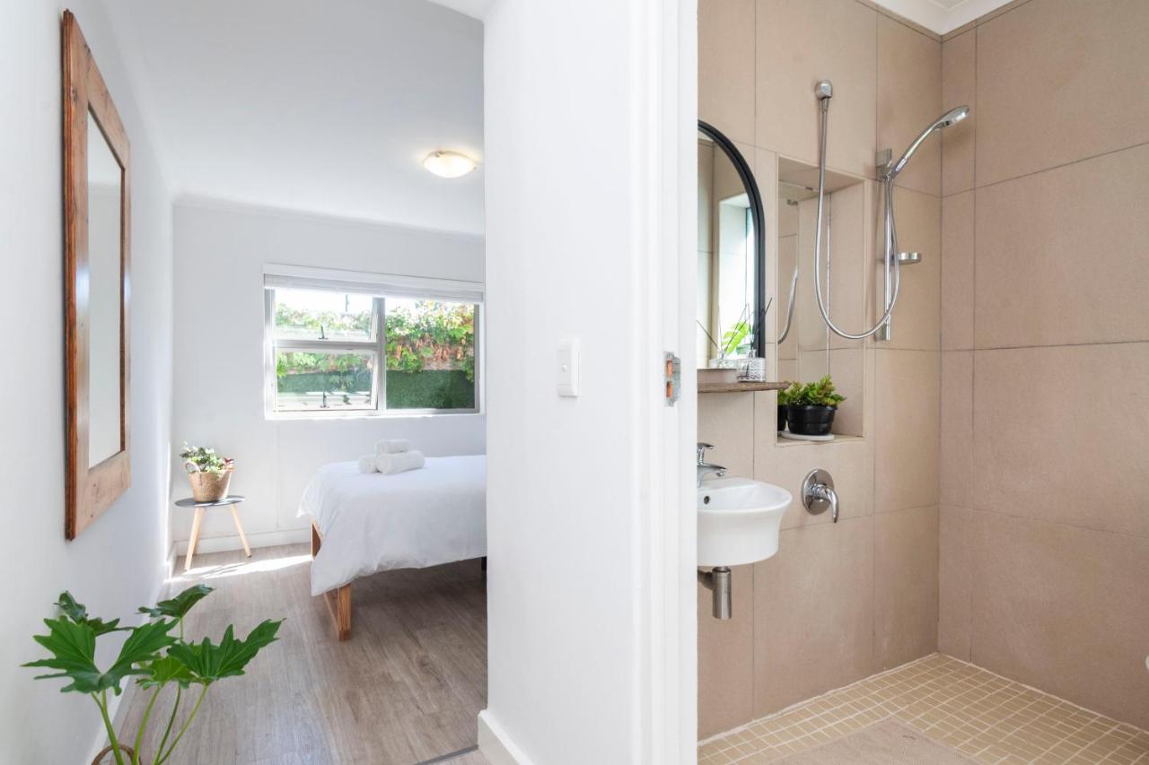Modern & secure flatlet on shared property - B&B Cape Town