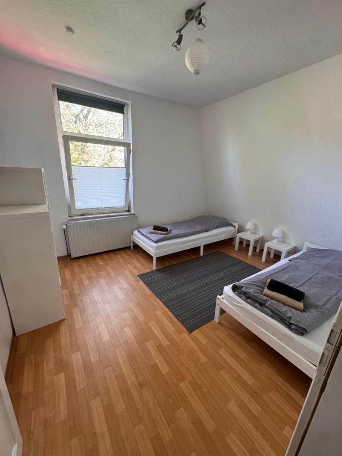 Chambre Lits Jumeaux avec Salle de Bains Commune