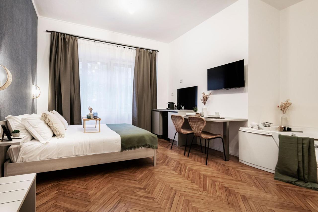 Easylife - CAV101 Elegante mono con Jacuzzi in Centrale - B&B Milano