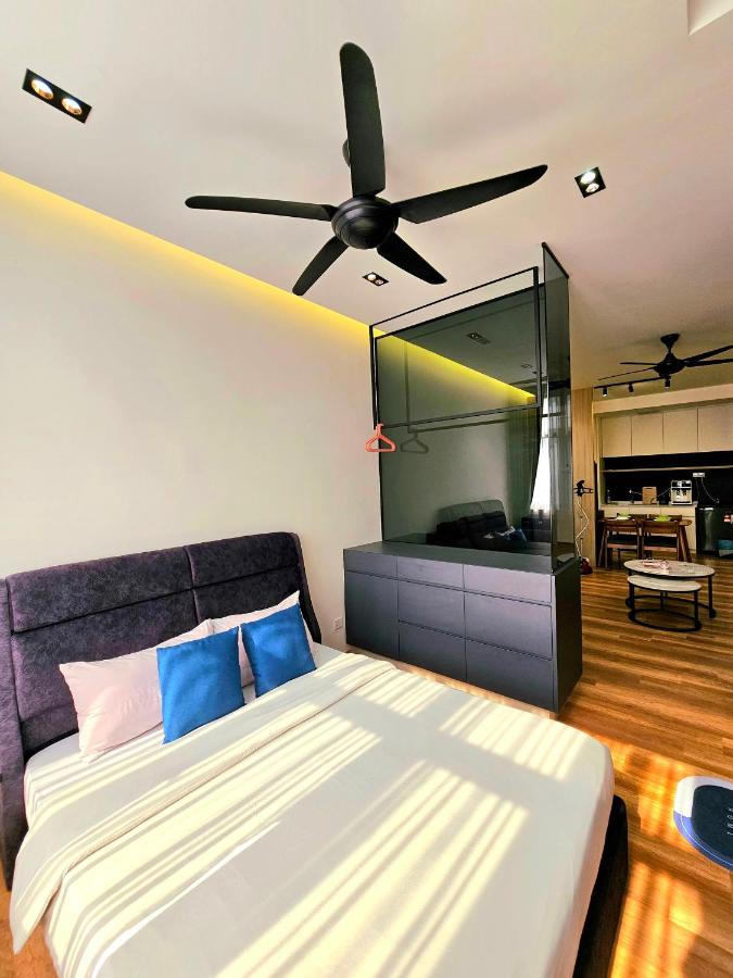 Modern Retreat Apartment (Dryer and Washing Machine)