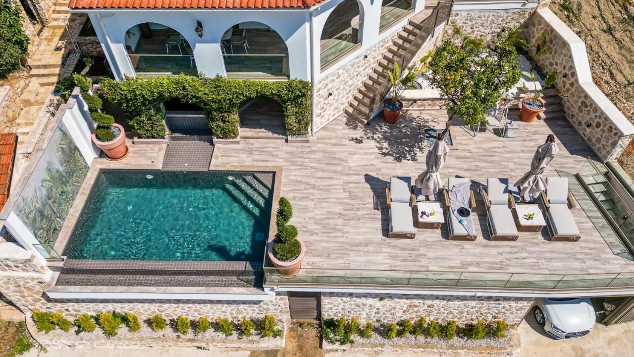 Newly renovated villa by the beach - B&B