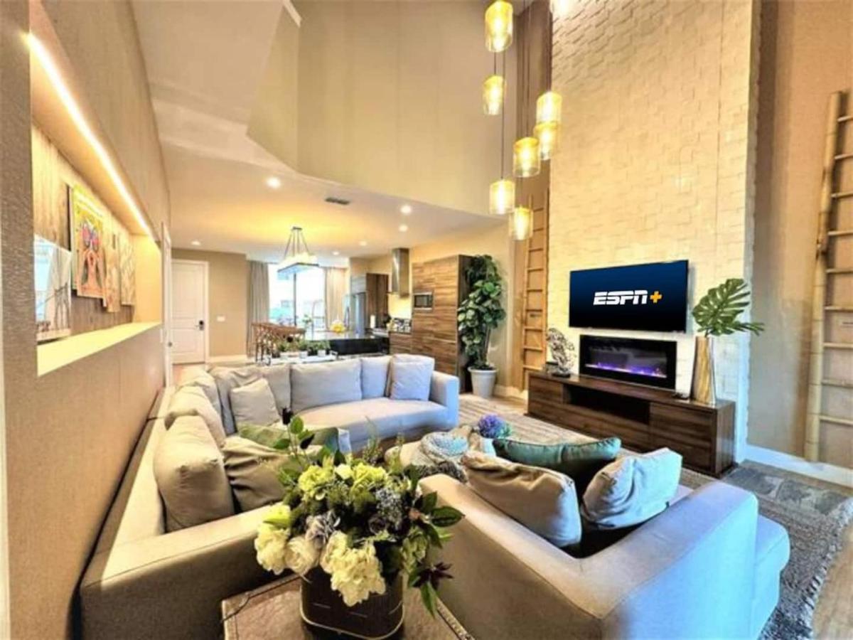 Sophisticated 4 En Suites w Private Hot Tub & BB - B&B Orlando