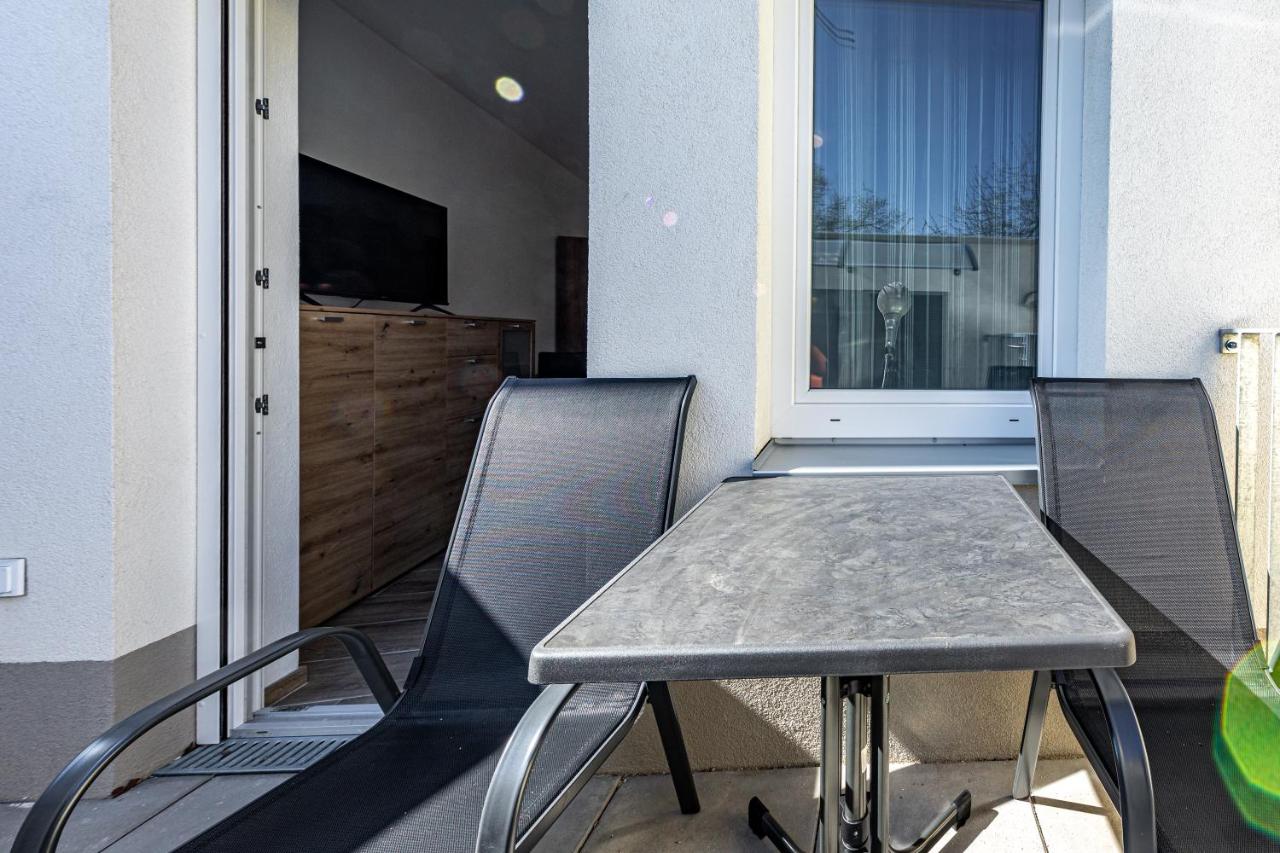 GREEN & CONNECTED by JR City Apartments - Bed and Breakfast Wenen