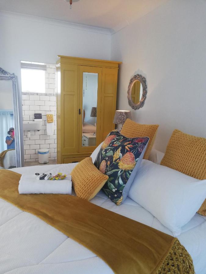 1 Kingfisher Heads, Waterkant Street, Velddrif - B&B