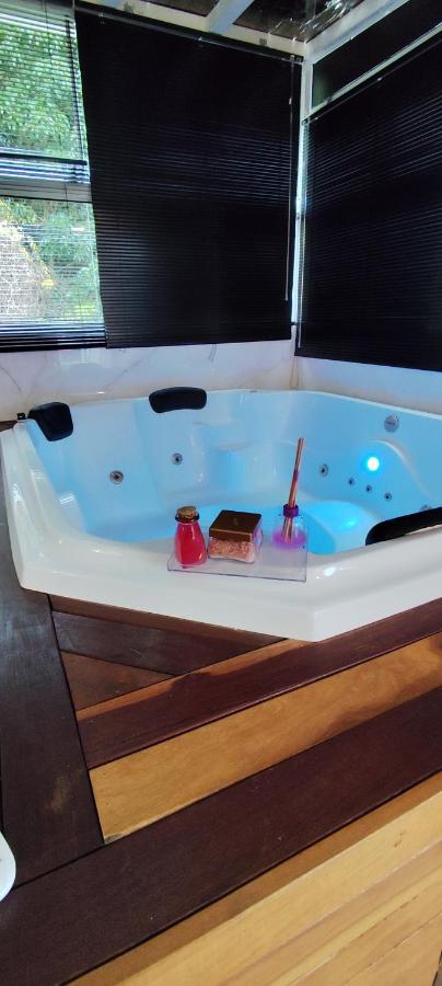 Suite Deluxe Aconchegante com Jacuzzi Bingen Petrópolis - Chambres d’hôtes