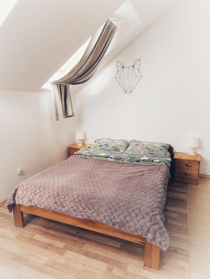 Großes Doppel-/Zweibettzimmer