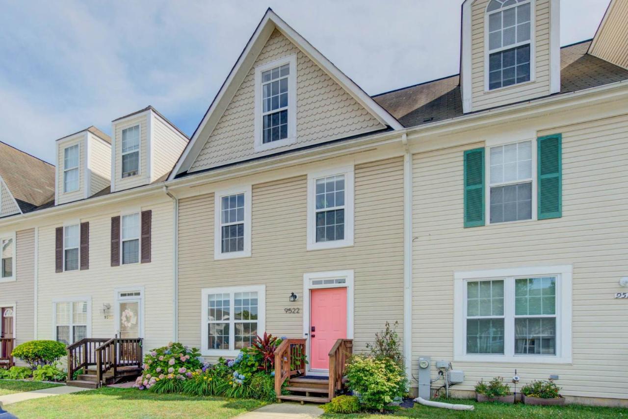 Walk to the Beach! Beach Passes | Games I King Bed - B&B North Beach